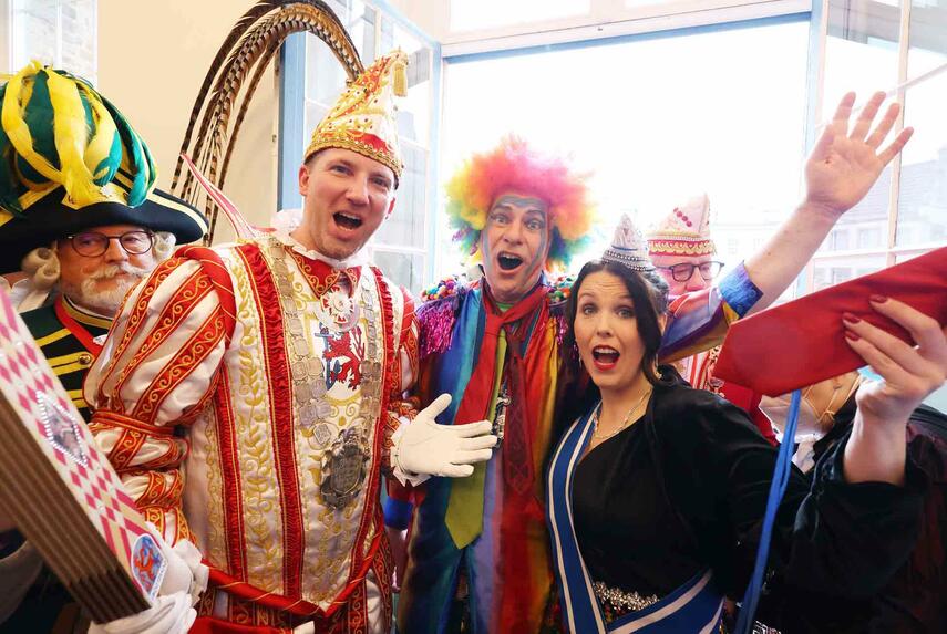 Weiberfastnacht 2026 - das Rathaus ist gestürmt